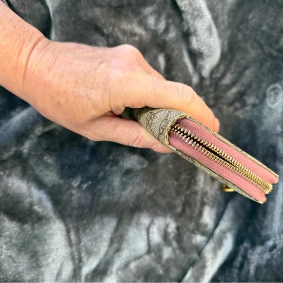 Gucci Beige and Pink Signature Wallet - Picture 5 of 13